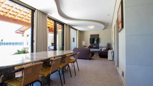 Jardim Shangri-La House | Chacara aconchegante em Atibaia com area de lazer!