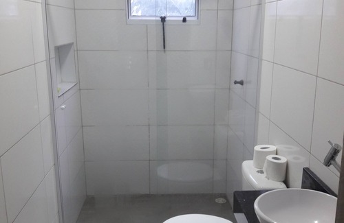 Pontal da Cruz House | House for 9 people large living room 2 balconies tv Netflix wi-fi beautiful beach