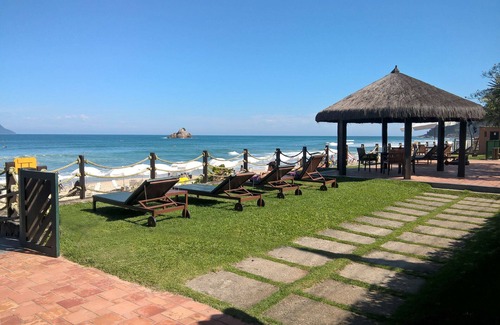 Juquehy Condo | Juquehy Sea Front Condominium 102: best location on the beach