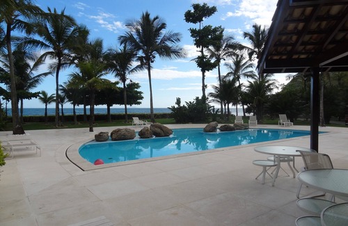 Maresias House | Maresias in Corner Moreira - Foot in the sand in spectacular gated community!