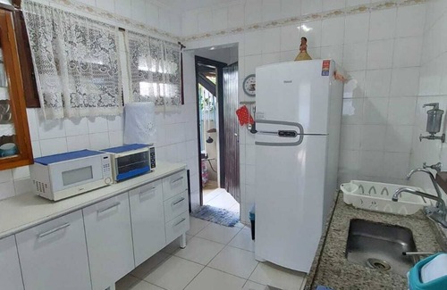 Caraguatatuba House | Ref. 01 - Townhouse in gated community with swimming pool 150 m from the beach