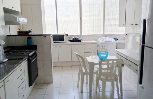 Centro Apartment | Wonder at the sea gate! Comfort for up to 6 people (Pitangueiras) Guarujá
