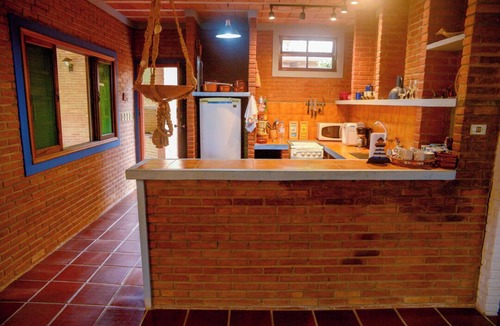 Praia de Barequecaba Ski Chalet | Ótima casa c Wi-Fi 8 min da praia Barequeçaba/SP