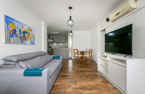 Cachoeira do Bom Jesus Apartment | 150m from the beach | 60" Smart TV #CHA15