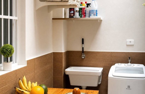 Santo Amaro Apartment | 2-bedroom apartment in downtown Recife - 120m from UNICAP, garage and WiFi.