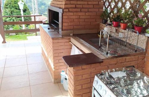 Jardim Andira House | 2 bedroom house and 1 suite in a quiet location with beautiful mountain views