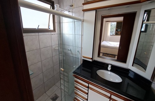Ingleses do Rio Vermelho Apartment | 2 Vagas, 2 Banheiros, 2 Quartos, uma Quadra do Mar, Férias ou Home Office