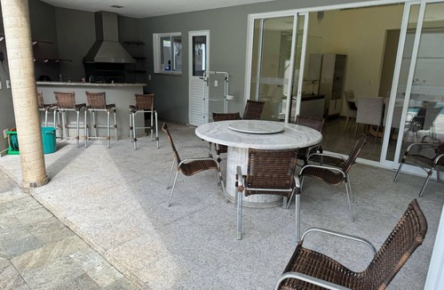Jardim Virginia House | 200m BEACH: 5 SUITES = 20 PEOPLE + POOL + BBQ + AIR CONDITIONING = Enseada Guarujá