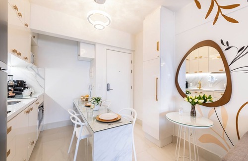 Central Zone Apartment | 2112 Studio Premium Refinement in the City Center Garage & Pool & Gym