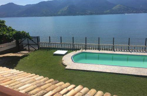 Praia Deserta House | 256 m² House ∙ 3 bedrooms ∙ 14 guests