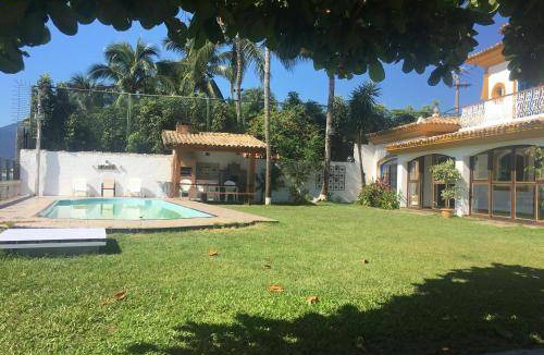 Praia Deserta House | 256 m² House ∙ 3 bedrooms ∙ 14 guests
