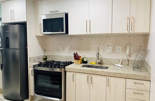 Praia de Itaparica Apartment | 3-bedroom apartment in Itaparica with AC and only 50 feet from the beach.