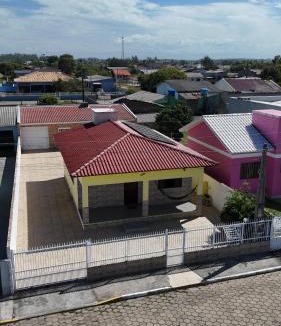 Balneario Arroio do Silva House | 3 quartos 3 camas de casal, piscina, 450 do mar venha com sua família desfrutar