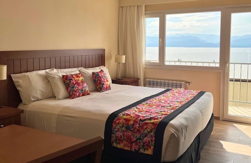 San Carlos de Bariloche Hotel | 4 Family-Friendly Apartment with Lake View Near Cascada los Alerces & Otto Hill