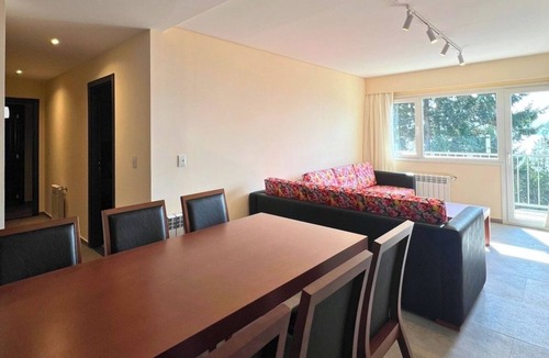 San Carlos de Bariloche Hotel | 4 Family-Friendly Apartment with Lake View Near Cascada los Alerces & Otto Hill