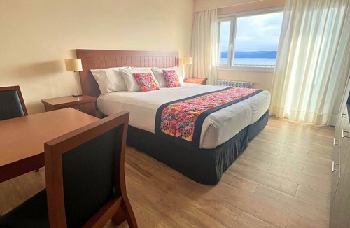 San Carlos de Bariloche Hotel | 4 Lake View Units with Breakfast & Heated Pool Perfect for Couples and Families