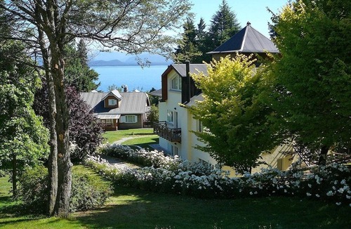 San Carlos de Bariloche Hotel | 4 Serene Retreat + Mountain Views & Fitness Near Downtown Bariloche w/Breakfast