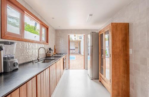 Flamengo House | 4 Suites with Private Pool, Near the Beach