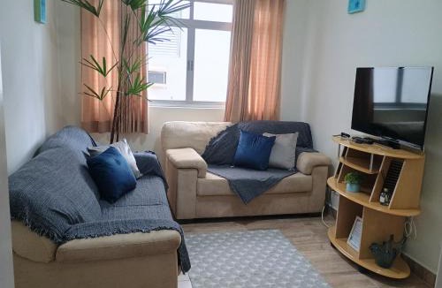 Enseada Apartment | 400 mt da Praia da Enseada Wi-fi Estacionamento gratuito cozinha completa