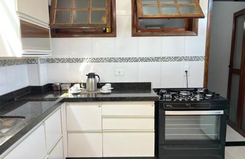Jardim Aruan Apartment | 600m da PRAIA Indaia, Condomínio Familiar, Próximo ao McDonalds, Burger King, SERRAMAR Shopping