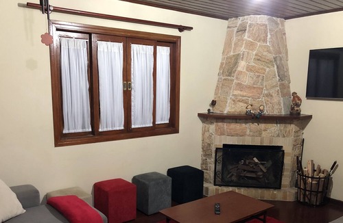 Vila Britania House | ACCOMMODATING HOUSE WITH FIREPLACE ON THE MOUNTAIN - GREAT PRICE! GREAT OPPORTUNITY!