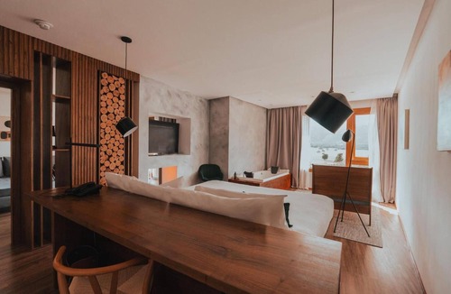 Villa General Belgrano Hotel | Alpine Chic: Balcony w/Mountain Views & Hydromassage | Onsite Pools