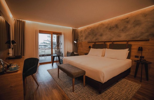 Villa General Belgrano Hotel | Alpine Luxury Suite: Near Brewery Park & Mountain Trails | Outdoor & Indoor Pool