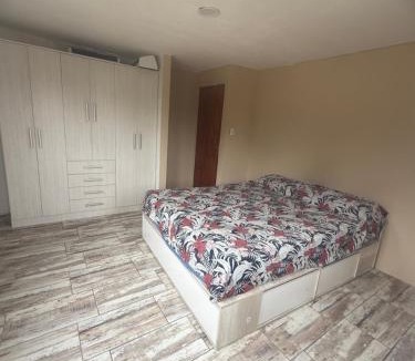 Bosque Peralta Ramos House | Alquilo casa por día a 10 cuadras del mar zona sur , 2 habitaciones cocina comedor baño entrada para auto , parrilla, para 6 personas