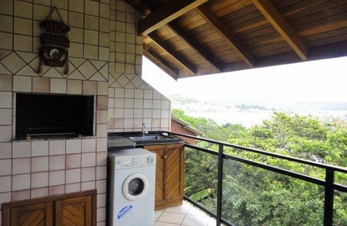 Centro Apartment | Amazing View - Apartment 150 m from Bombinhas Beach