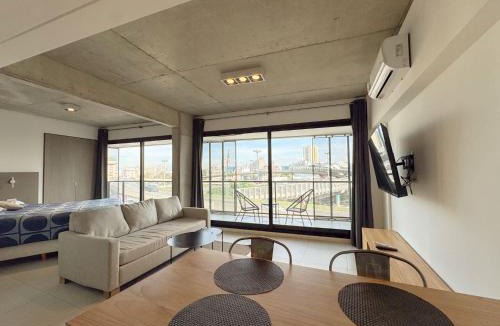 Constitucion Apartment | Amplio Loft con balcón sobre la Av 9 de Julio 6C