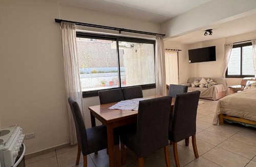 Mendoza City Center Apartment | Amplio y luminoso departamento en PB con patio, parrilla y cochera