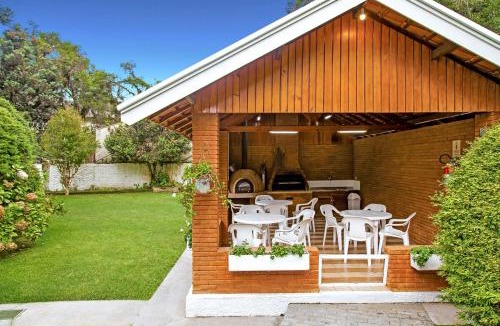 Campos do Jordao Apartment | Amplo Duplex - Capivari - 5 Qts - Lareira - Lazer