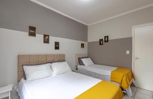Tupi Apartment | Apê na Tupi com Ar Condicionado nos Quartos e Sala, Garagem e a 100m da praia