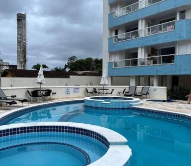 Praia da Enseada Apartment | Apartamento 23A para 6 pessoas com Piscina e Churrasqueira no Cond Torremolinos Beach a 80m para Pé na areia na Praia da Enseada Ubatuba