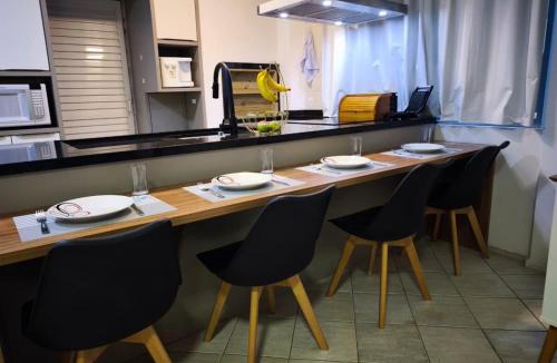 Ingleses Norte Apartment | Apartamento 700m da praia, com kit praia, estacionamento e ar condicionado