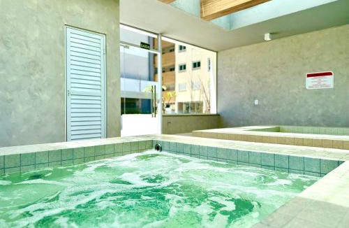 Itacolomi Apartment | Apartamento em Condomínio Frente-Mar com Piscinas, Jacuzzi Aquecida, Sauna, Academia, Brinquedoteca, Churrasqueira na Sacada, Cozinha Completa e Lazer de Home Club