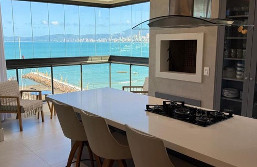 Centro Apartment | Apartamento Frente Mar com vista praia em Itapema