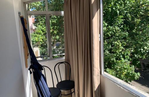 Asturias Apartment | Apartamento Praia das Astúrias, 2 minutos de caminhada para praia, piscina, garagem demarcada, cama Queen