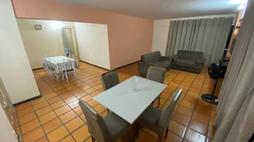 Ilheus Apartment | Apartamento Renoir, único por andar, 2 vagas de garagem e piscina - Centro, próximo ao Food Park