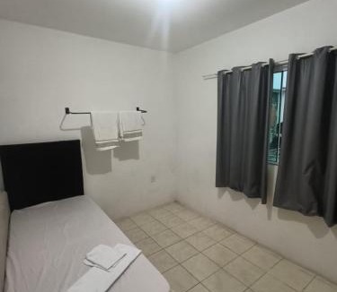 Palhoca Apartment | Apartamento simples com vista para a praça