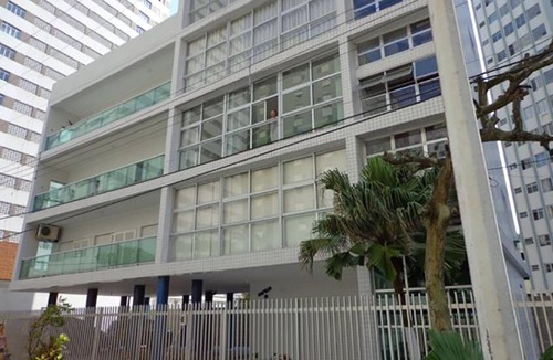 Pitangueiras Apartment | Apartment with balcony and sea view