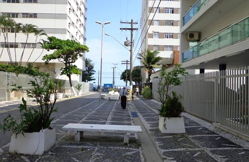 Pitangueiras Apartment | Apartment with balcony and sea view