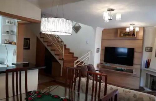 Vila Iara Apartment | Apto aconchegante em Capivari com lareira e sacada