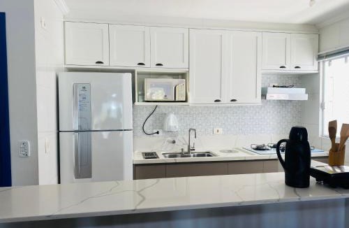 Praia da Enseada Apartment | Apto com ar-cond e piscina a 100 m praia da Enseada