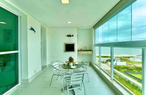 Itacolomi Apartment | Apto em condomínio Pé na areia 3 Quartos Cozinha Completa Sacada com Churrasqueira Vaga de Garagem Piscina borda infinita Academia Quadra de esportes Sala de Jogos Summer Home Club acesso direto a praia