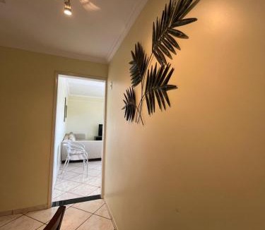 Guaira Apartment | Apto no Centro de Guaíra com ar condicionado na sala e quarto