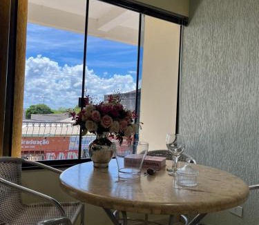 Guaira Apartment | Apto no Centro de Guaíra com ar condicionado na sala e quarto