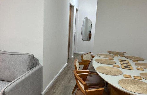 Parque Enseada Apartment | Apto Praia da Enseada 1 Vaga, quartos com Ar
