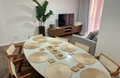 Parque Enseada Apartment | Apto Praia da Enseada 1 Vaga, quartos com Ar