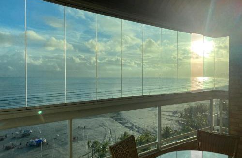 Canto do Forte Apartment | Apto Varanda Gourmet frente ao mar com Wi-Fi